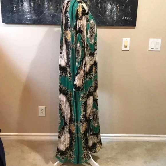 Her Bottari Paisley Design Fully Pleated A Line Maxi w/Long Sleeves Side slits-L - Picture 3 of 12